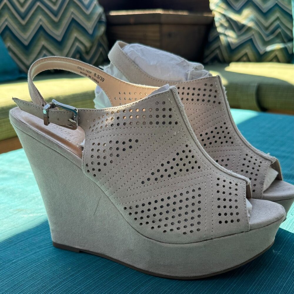 Chinese Laundry Wedges BRAND NEW Size 8.5